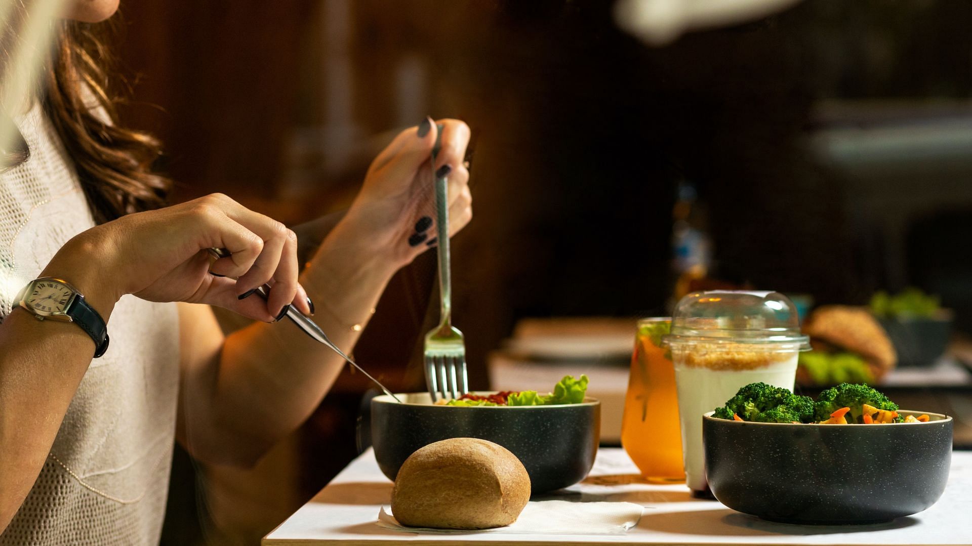 eat without any distractions (image via unsplash / farhad ibrahimzade)